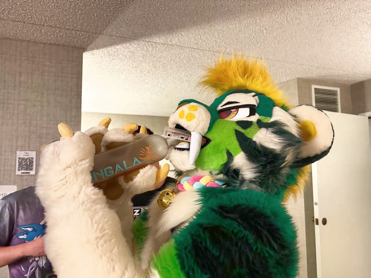 dogbutwithfire's tweet image. something to wash down all the microplastics I consumed this weekend π₯°