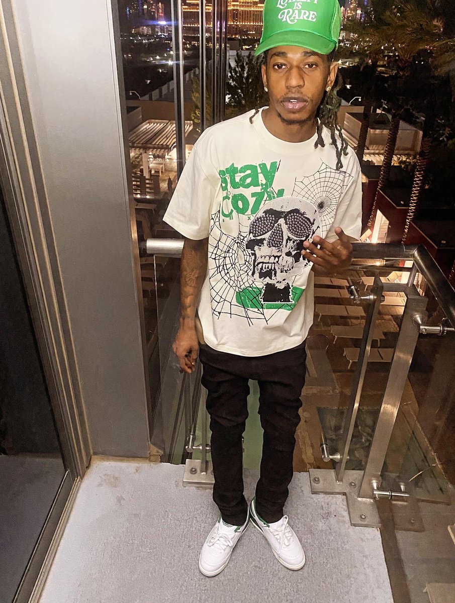 BallaBoy_Des's tweet photo. Get da Lo , den we creeping up on em 🤫💚 we ain't tryna TALK IT AIN'T NO SUCH THING 🥂💰✝️✝️✝️ #BIG318BABY #4Shit #SLIMEBALL 🏌🏾 #1600 🥂 https://t.co/fnZ5PN6wRr