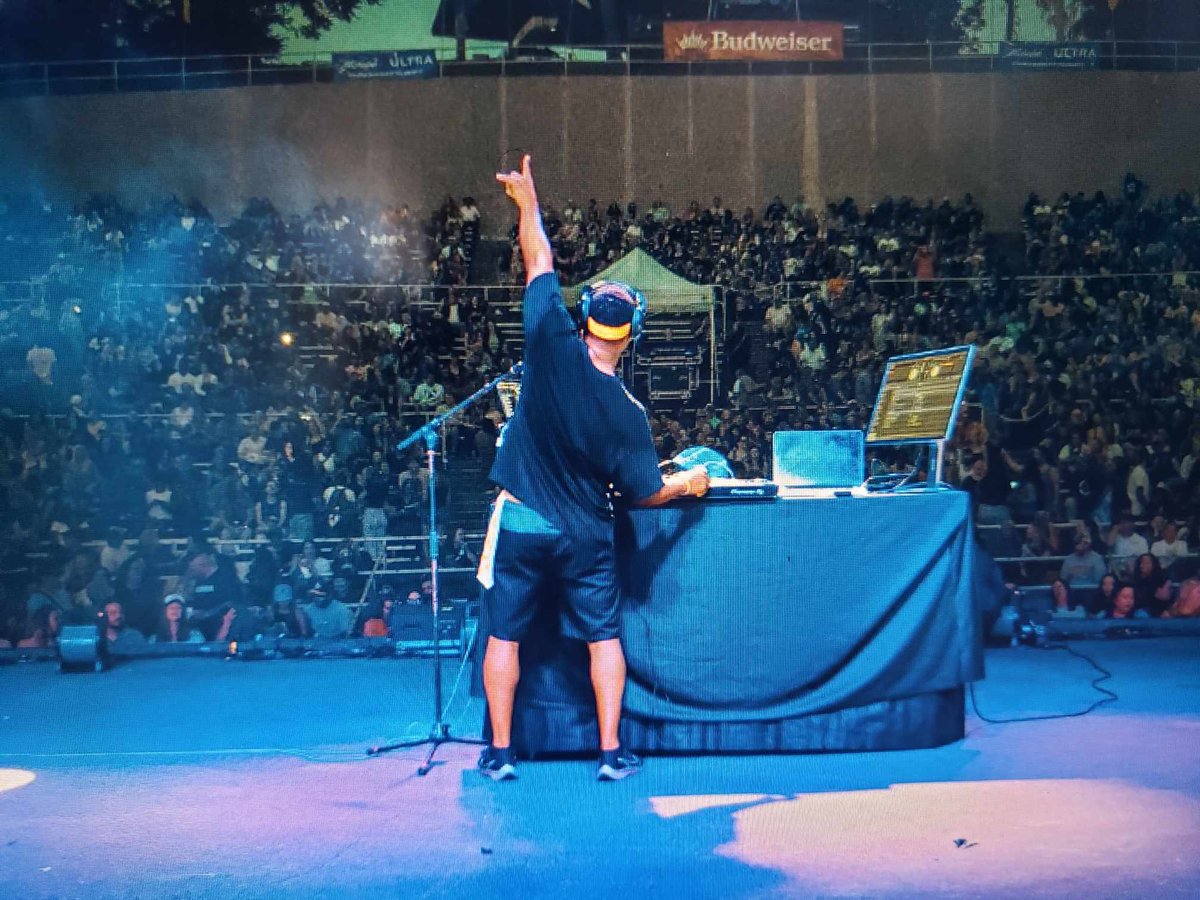 🎧 More than just beats—it's a journey. A good DJ doesn't just play music... they read the room, elevate the energy, and turn moments into memories. Let the rhythm move you. 💫

#FeelTheVibe #DJLife #MusicIsLife #DjSterlThePearl #SterlThePearl #DJ