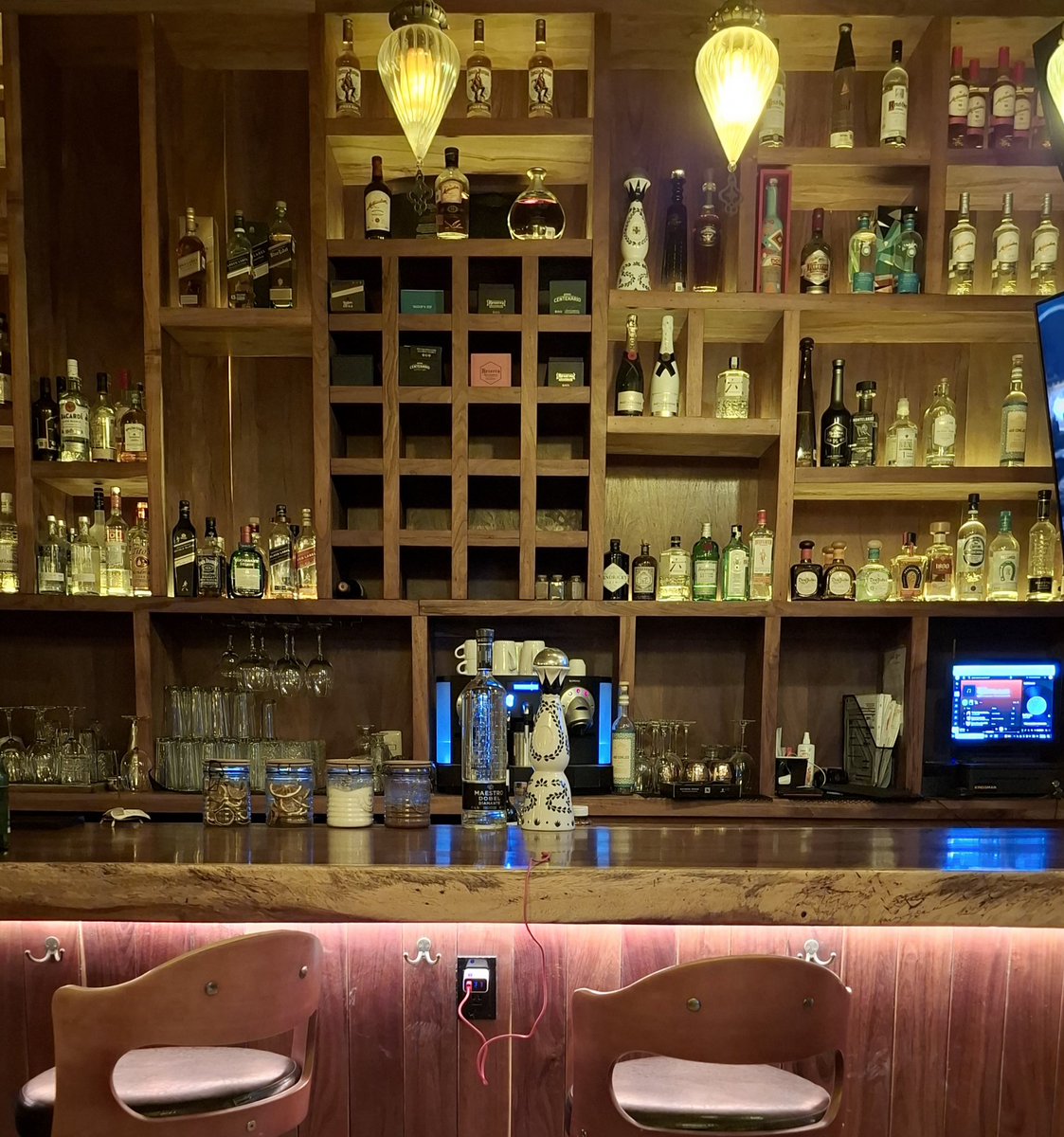 Barras de aquí y de allá 🥃🍸🍷