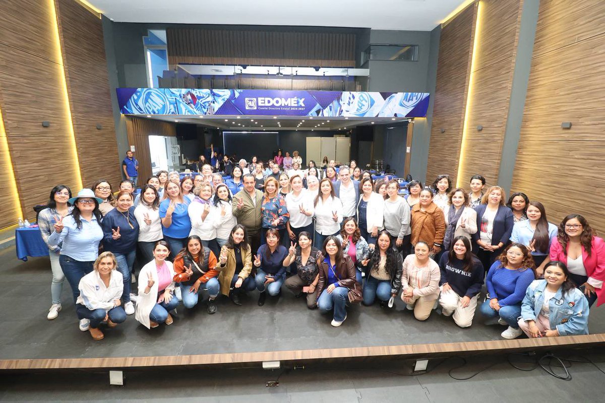 Amigas y amigos, les comparto que mi esposa Paty Arévalo participó en el evento “Mujeres Lidereando el Estado de México”, un espacio que impulsa el liderazgo, la preparación y la participación activa de mujeres comprometidas con nuestra tierra y nuestros valores.

Gracias al #PAN