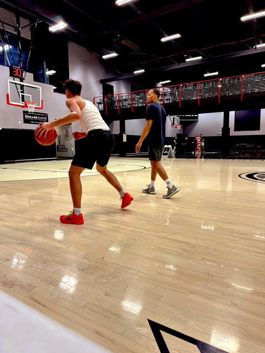 ElijahGPaez's tweet image. Appreciate the work this weekend Coach. Facility is Legit 💯

@Coach_B_Jones15 | @YGC_Hoops