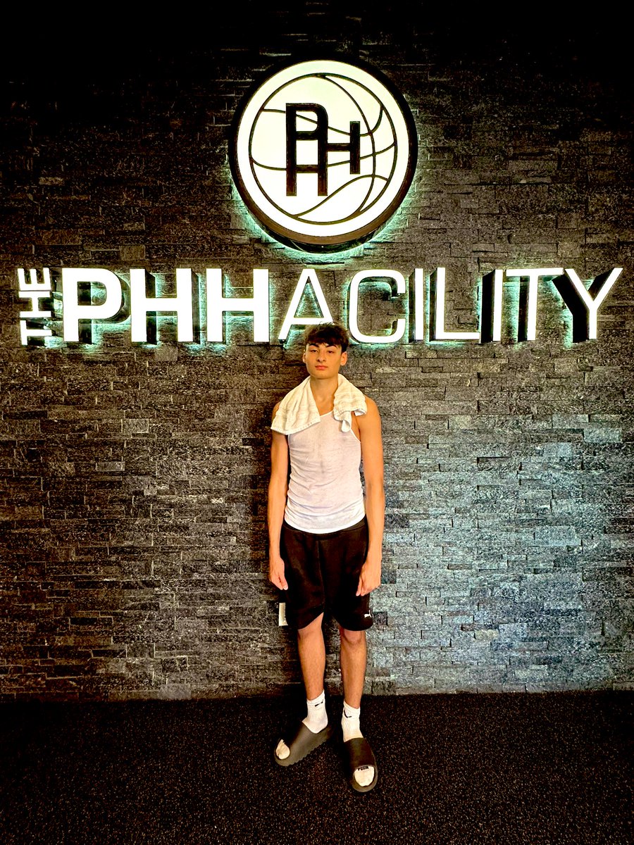 ElijahGPaez's tweet image. Appreciate the work this weekend Coach. Facility is Legit 💯

@Coach_B_Jones15 | @YGC_Hoops