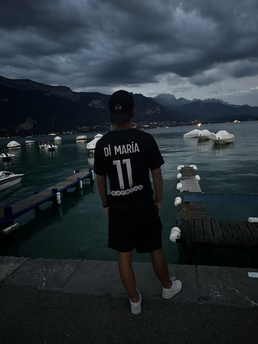 Yoann_Chatelain's tweet photo. Merci pour le joueur que tu as été, tu as toujours mouillé le maillot où que tu as été en Europe, un guerrier, un conquérant, la seule chose qui t’a manqué à Paris c’était de remporter cette Ligue des Champions avec nous.
Tu es et restera une légende !! 🇦🇷🔴🔵
#DIMARIA #ELFIDEO https://t.co/Qv4eS0PqUa