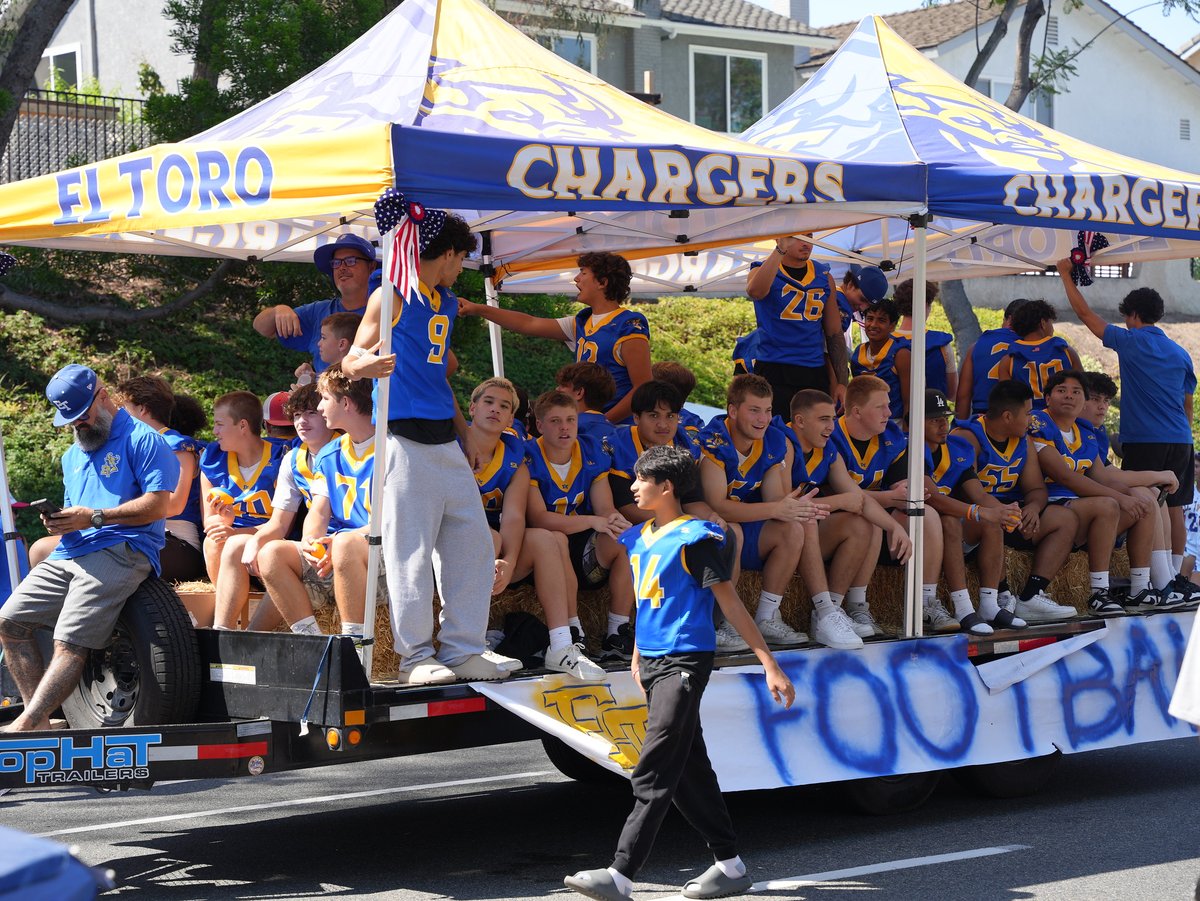 LakeForestCA's tweet image. Thank you to everyone who joined us for the 2025 Lake Forest Fourth of July Parade! From creative floats and cool cars to energetic walking groups and cheering crowds, you helped make it a true community celebration. ❤️🤍💙 #lakeforestca #fourthofjuly