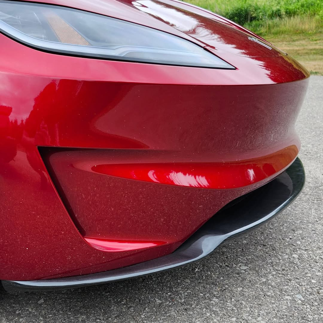 MountainPassEV's tweet image. We had lots of requests for more angles of our carbon fiber Highland Performance front lip, so hopefully these shots of one more prototype lip in a gloss finish give you an idea!
This is the prototype weave, and we are still finalizing weave styles and sizes, but we will ensure…