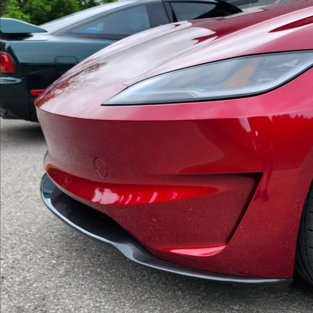 MountainPassEV's tweet image. We had lots of requests for more angles of our carbon fiber Highland Performance front lip, so hopefully these shots of one more prototype lip in a gloss finish give you an idea!
This is the prototype weave, and we are still finalizing weave styles and sizes, but we will ensure…