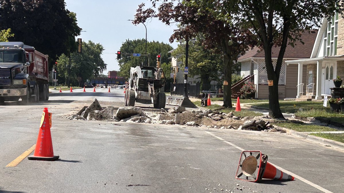 🚧 ROAD CLOSURE:
Austin Blvd. is closed from 27th St. to 31st St. due to road work.

⚠️ Expect delays &amp; use alternate routes.

Thanks for your patience!

#CiceroIL #TrafficAlert #CiceroRoadClosure #WeareCicero #SomosCicero