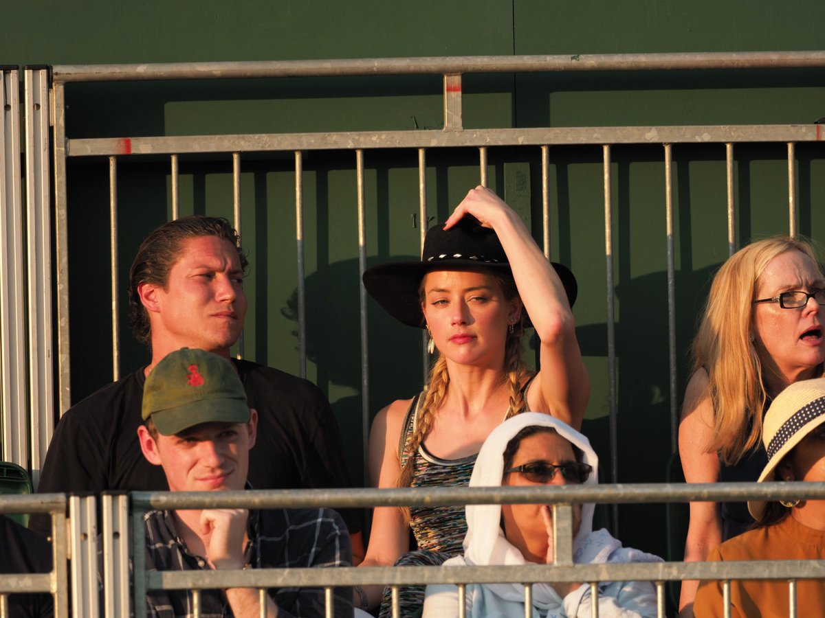 erikamafiXOXO's tweet photo. Amber heard watching a tennis match in wimbledon https://t.co/Vy8ihcFhMq
