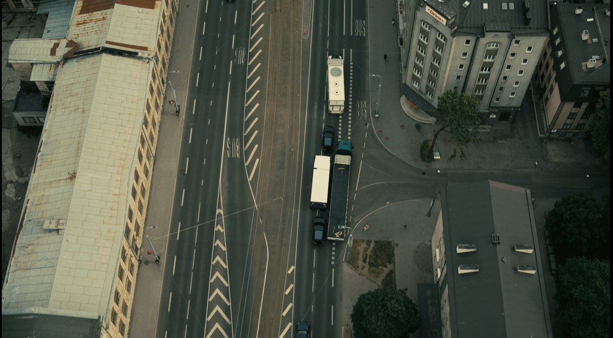 James Bond is orchestrating the most annoying urban street traffic possible
