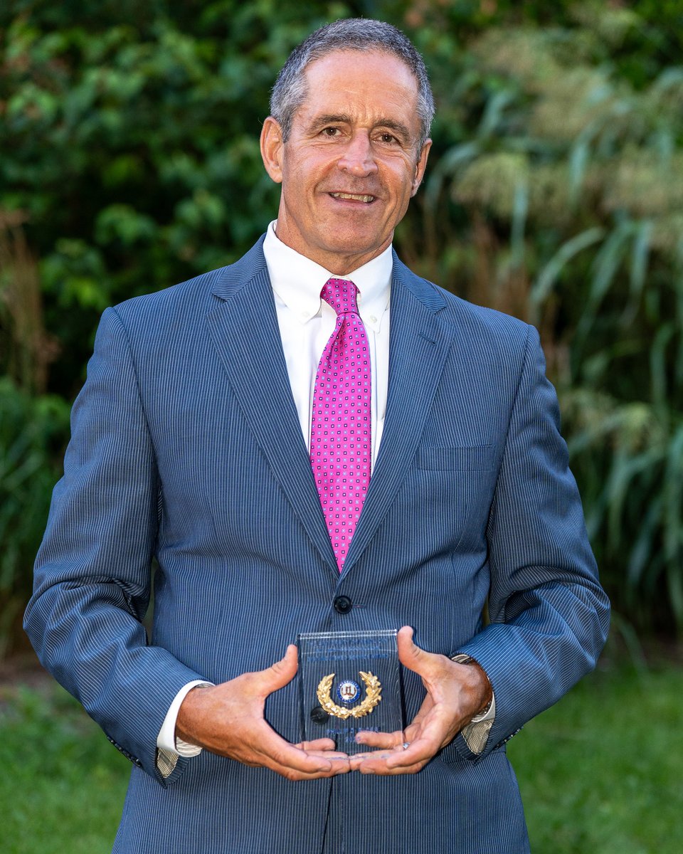 Congratulations to Phillip Elder '86 AFE, one of our 2025 Distinguished Service Award winners!

To read more about Phillip and our other winners visit ukalumni.net/2025AwardWinne…!