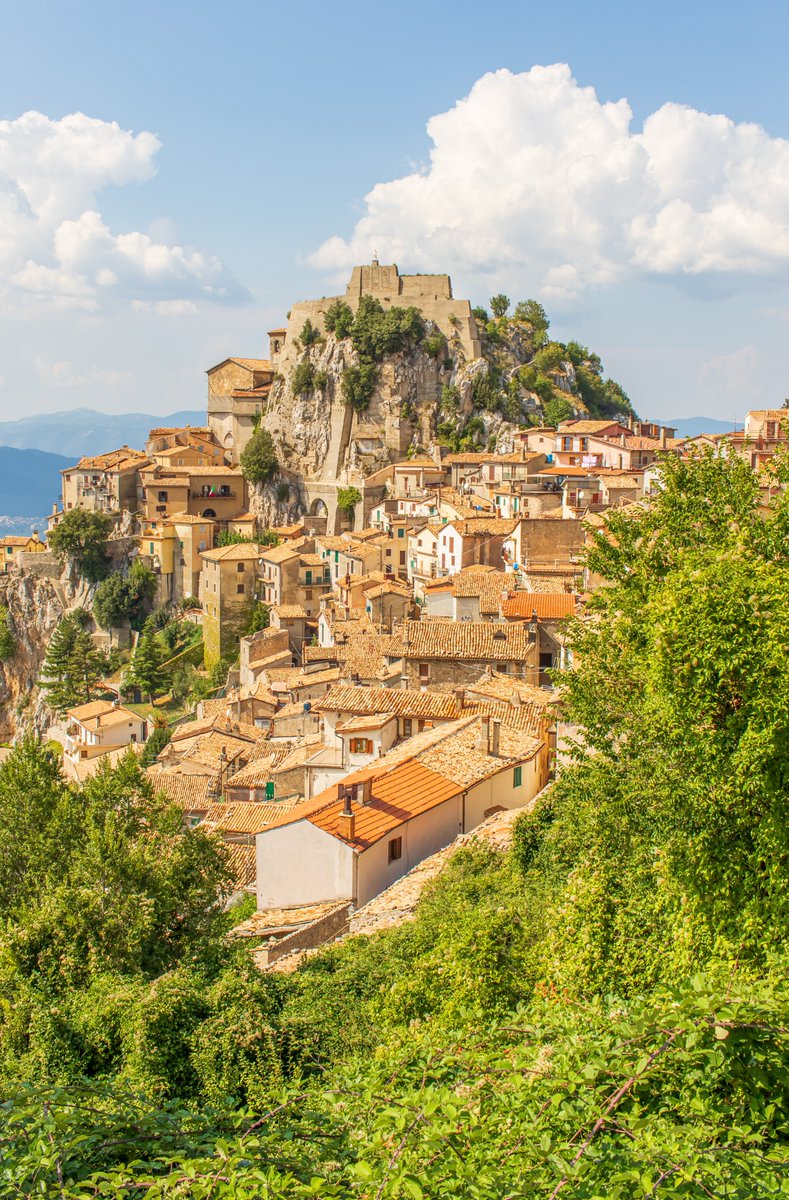 visit_lazio's tweet image. #CervaraDiRoma è il secondo comune più alto del #Lazio dopo #Filettino nel cuore del #ParcoDeiMontiSimbruini.
Da non perdere Chiesa parrocchiale, la Collegiata di Santa Elisabetta e San Felice e la Rocca ed il Museo della Montagna

👉 visitlazio.com/cervara-di-rom…

#VisitLazio