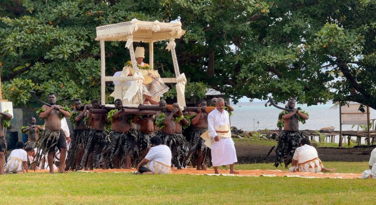 cavaakila's tweet photo. As is tradition and a mark of honor,
the newly installed Tui Nayau was carried on the Tavata Vakaturaga for the traditional ceremonies.

The Salasiga on his head, a traditional crown, specially made for the installation.

- @FijiOneNews 
#TeamFiji #FijiNews https://t.co/cyRzGiVNSe