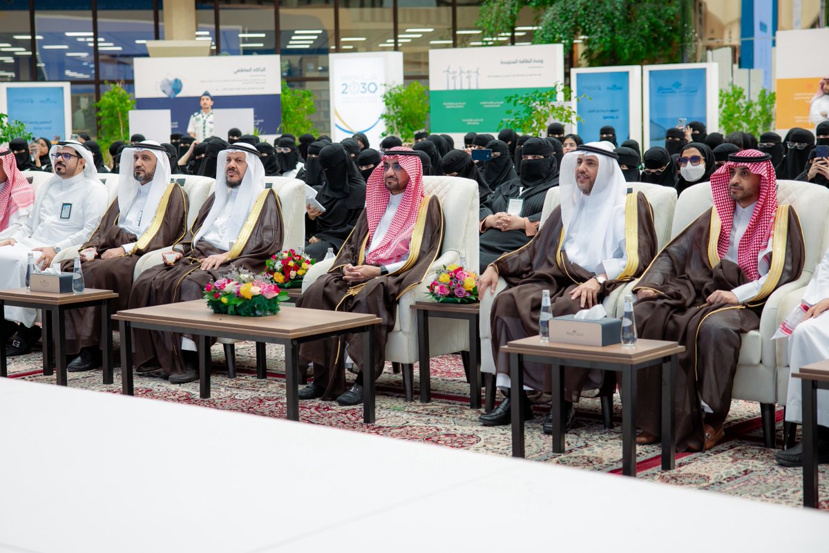 QassimUniv1's tweet photo. يتضمن 5 مسارات علمية مكثفة لمدة 3 أسابيع..

رعى سعادة رئيس #جامعة_القصيم أ.د. محمد بن فهد الشارخ حفل #برنامج_موهبة_الإثرائي_الأكاديمي 2025، الذي تستضيفه الجامعة بالتعاون مع مؤسسة الملك عبدالعزيز ورجاله للموهبة والإبداع، بمشاركة أكثر من 120 طالبًا وطالبة، ويقدَّم خلاله عدد من البرامج والأنشطة العلمية والمهارية، وذلك بحضور سعادة وكلاء الجامعة، في البهو الرئيس بالمدينة الجامعية.