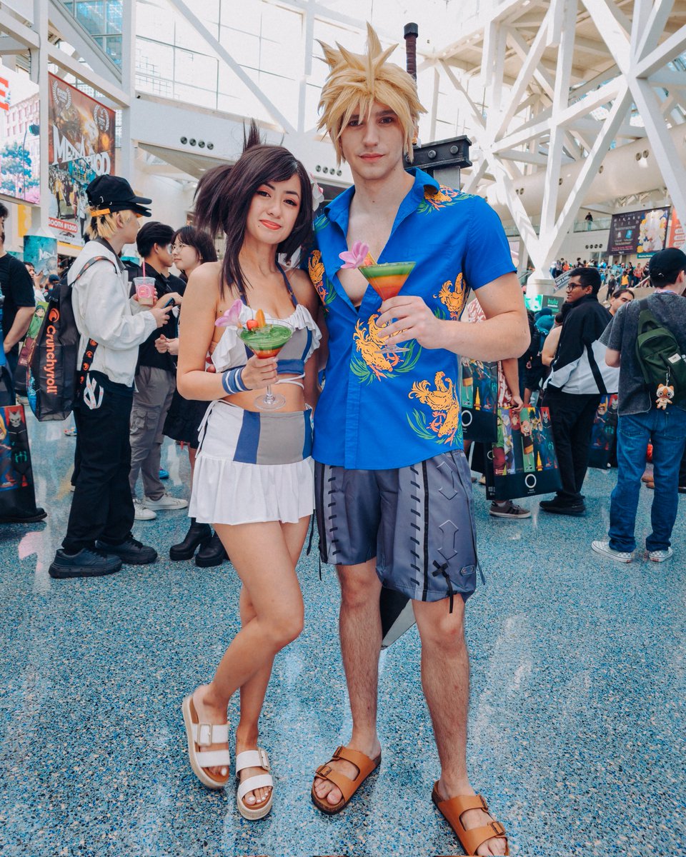 samhime_'s tweet image. A little out of order (bc I&apos;m so excited to share some photos) but our last day of Anime Expo was a success! 

@ziga_cos and I went in our comfiest cosplays of the weekend bc we wanted to shop, but kept getting stopped for photos! The CloTi love is strong in LA 🥹✊🏼❤️💙