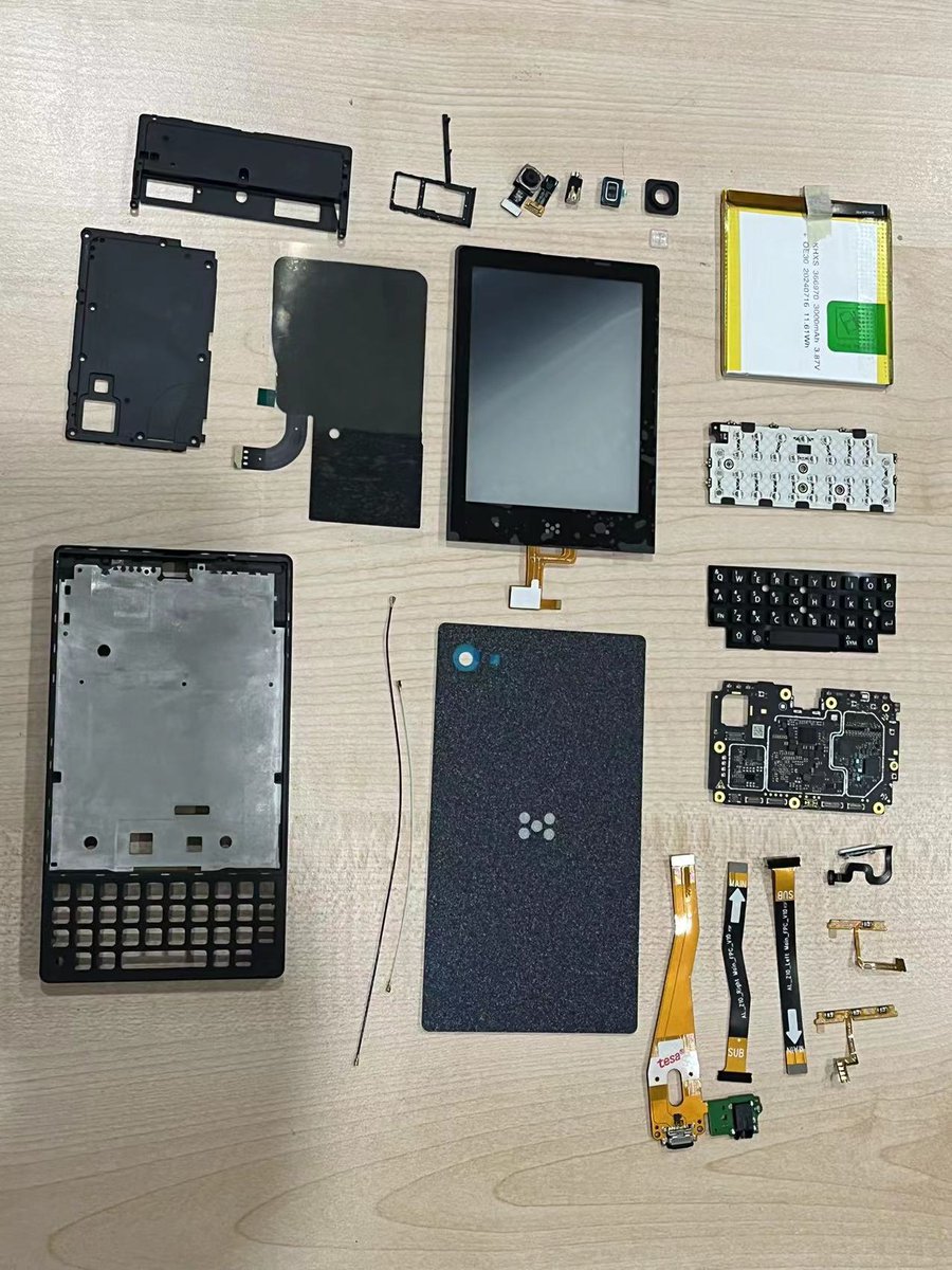 mryoukhna's tweet image. I need a mad scientist who can bend E Paper displays to their will.
Custom drivers, tuned refresh cycles, precision control.
If you’ve worked deep with e-paper, let’s talk.
We’re building a phone that’s unlike anything out there and the world’s about to notice.