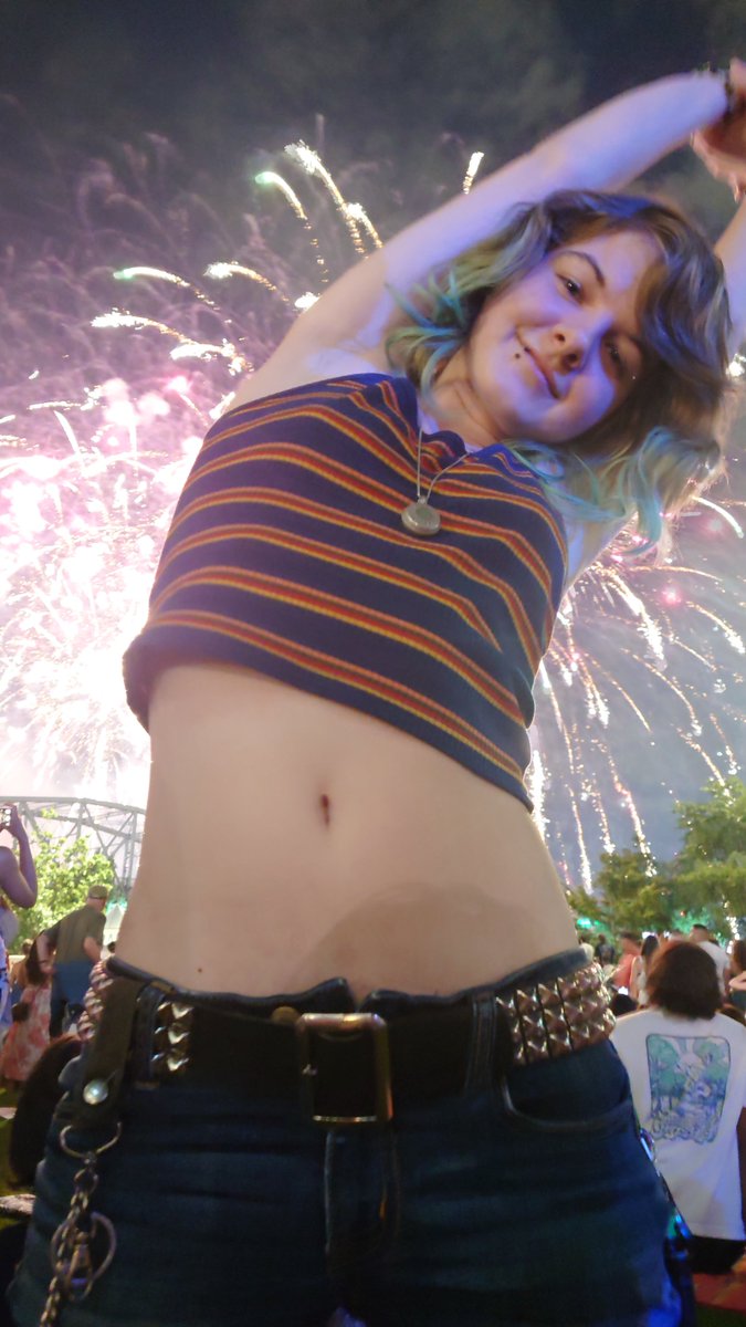🎆🎇 &amp; belly 
⭐ Midriff Monday⭐