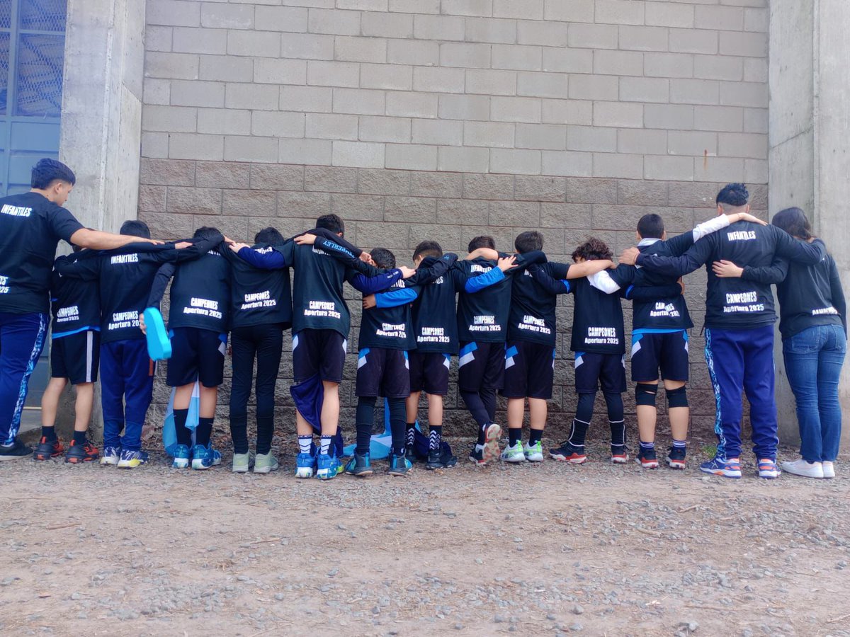 🤾🏻🏆 ¡INFANTILES CAMPEONES 2025!

La categoría infantil del Handball Masculino se consagró campeona una fecha antes de cerrar el Torneo Apertura 2025 de Femebal.

Felicitaciones por el esfuerzo, compromiso y amor con el que defienden estos colores.

¡DALE, CAMPEÓN. DALE, CAMPEÓN!
