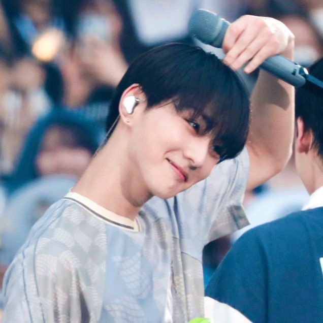 noircatwon's tweet image. i know he smells like baby powder