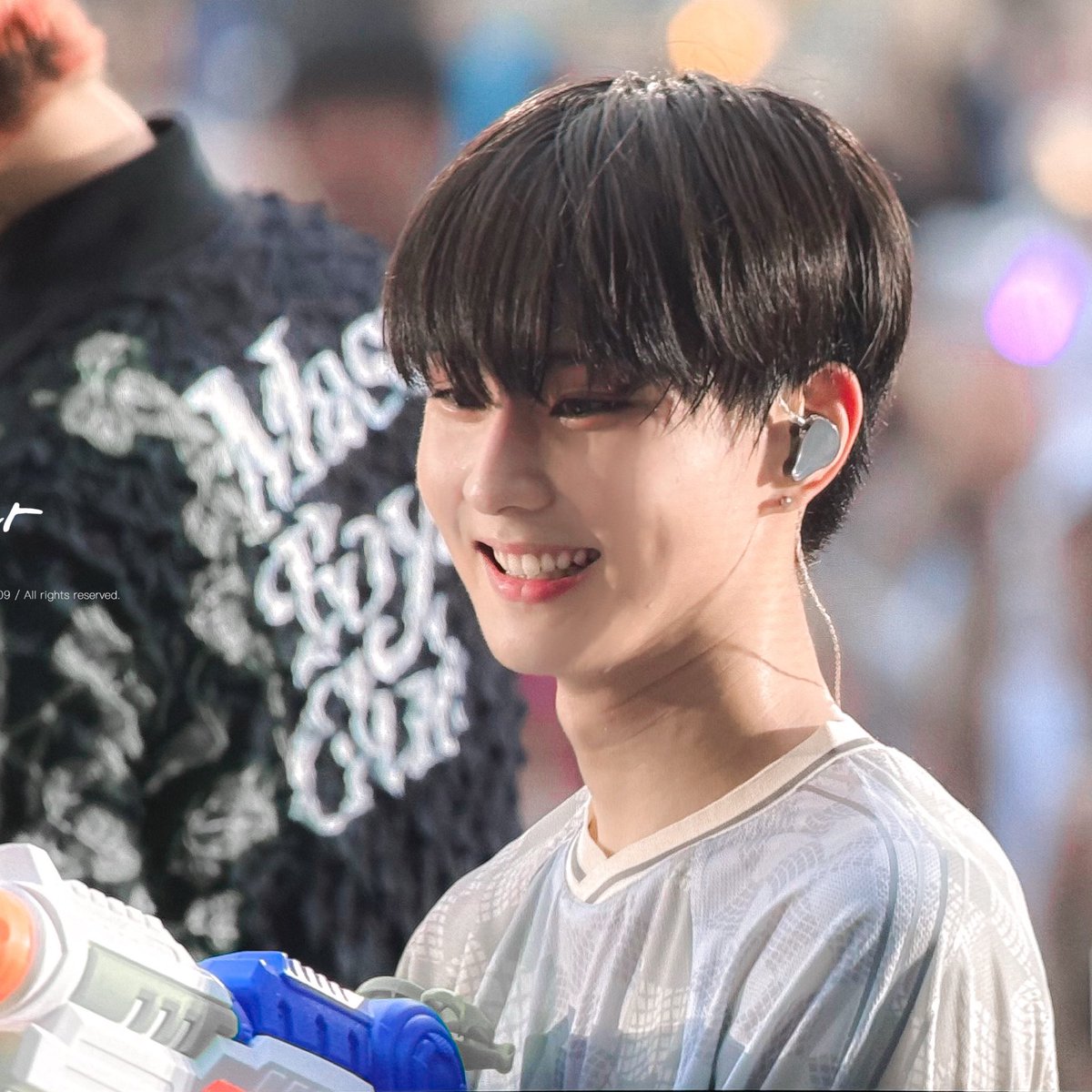 noircatwon's tweet image. i know he smells like baby powder