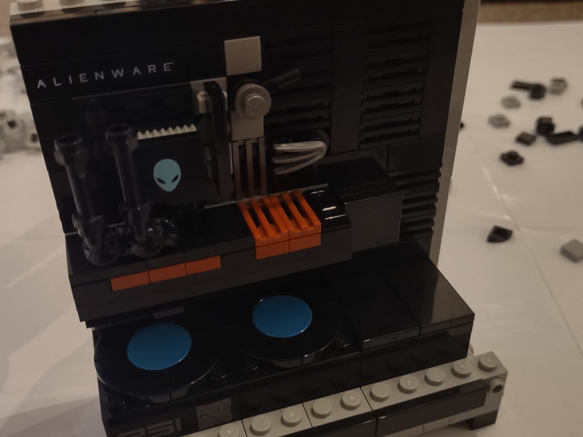 Ian Thompson tweet media