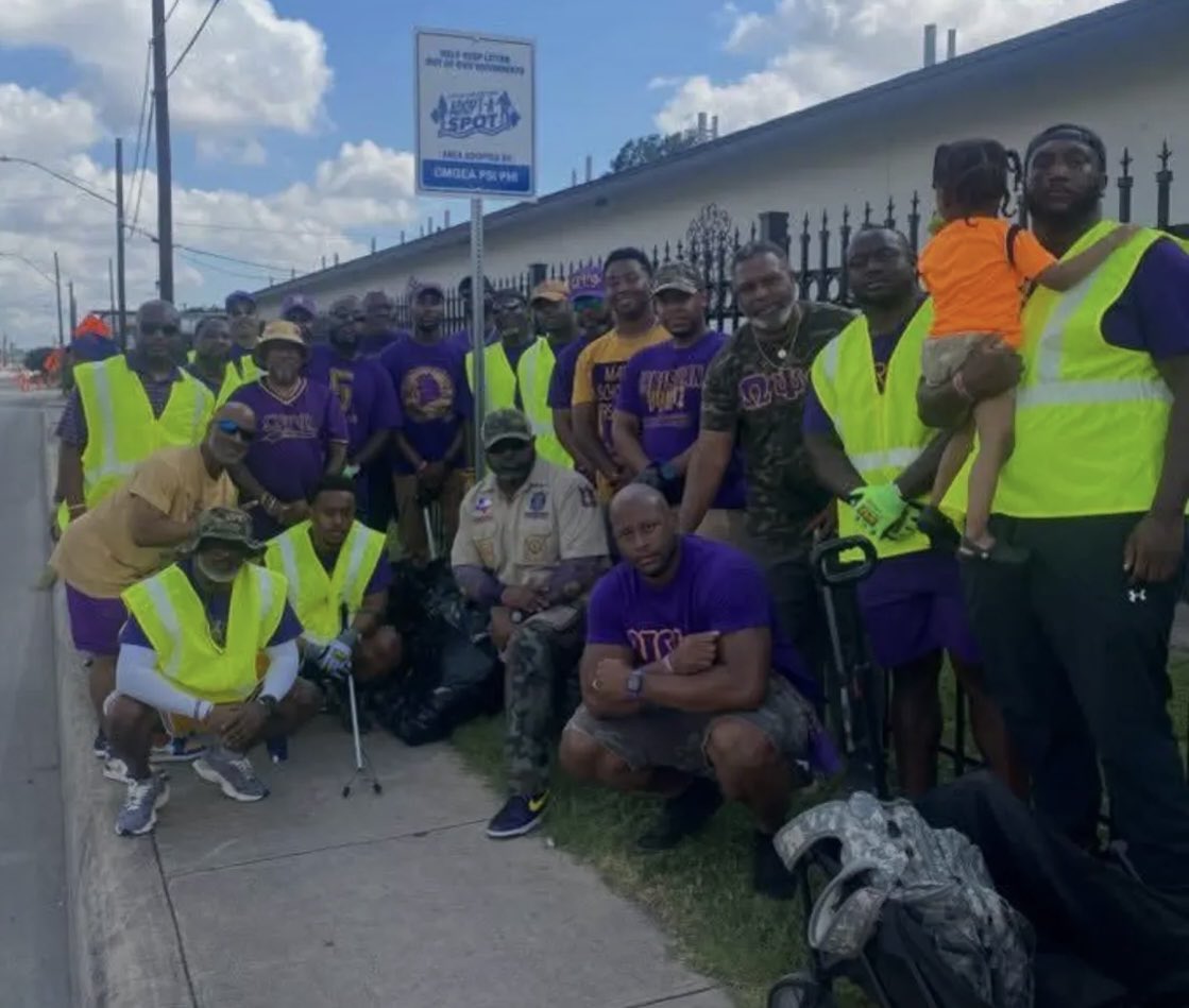 On June 28, the men of Psi Alpha dedicated an early Saturday morning to make San Antonio a little bit cleaner.