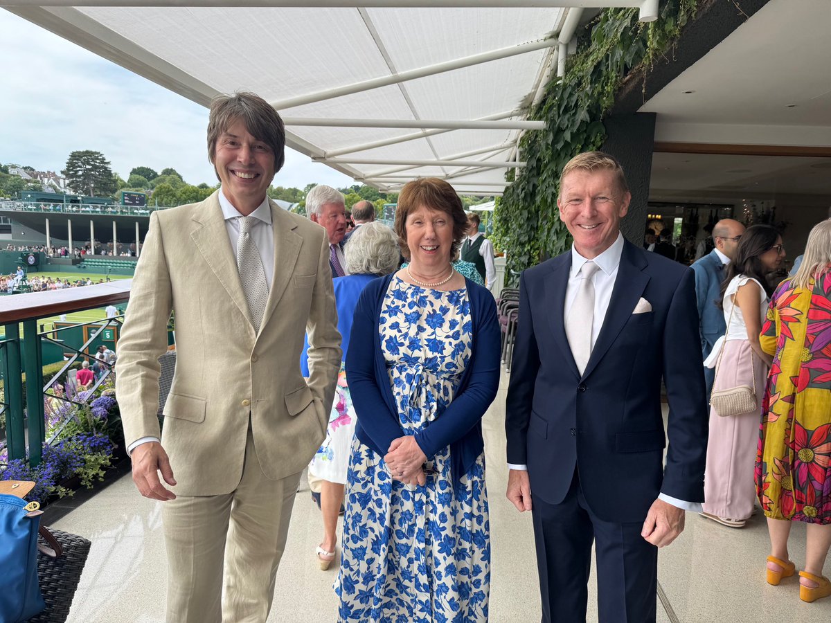 astro_timpeake's tweet image. Thank you @Wimbledon for some spectacular tennis and a very memorable day out. A chance for science and sport to collide. Great to catch up with @ProfBrianCox and Baroness Catherine Ashton. 

Good luck to everyone remaining in the tournament. Looking forward to more fantastic…