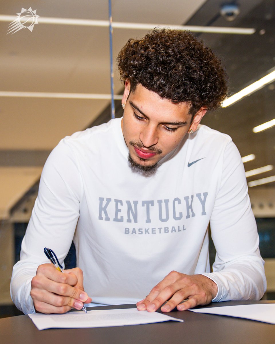 Chris Beasmore (@cbeasmoresports) on Twitter photo Former Kentucky guard Koby Brea has signed his contract with the Phoenix Suns but what sticks out is he is wearing a Kentucky t-shirt!
That isn't bad to be The Foundation for Mark Pope’s first year. #BBN
📸: <a href="/Suns/">Phoenix Suns</a> Former Kentucky guard Koby Brea has signed his contract with the Phoenix Suns but what sticks out is he is wearing a Kentucky t-shirt!
That isn't bad to be The Foundation for Mark Pope’s first year. #BBN
📸: <a href="/Suns/">Phoenix Suns</a>