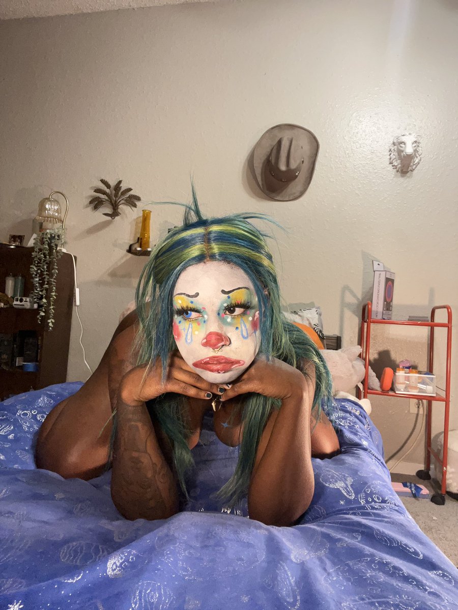 Follow my nsfw <a href="/yuri_funhouse/">Yuri</a>