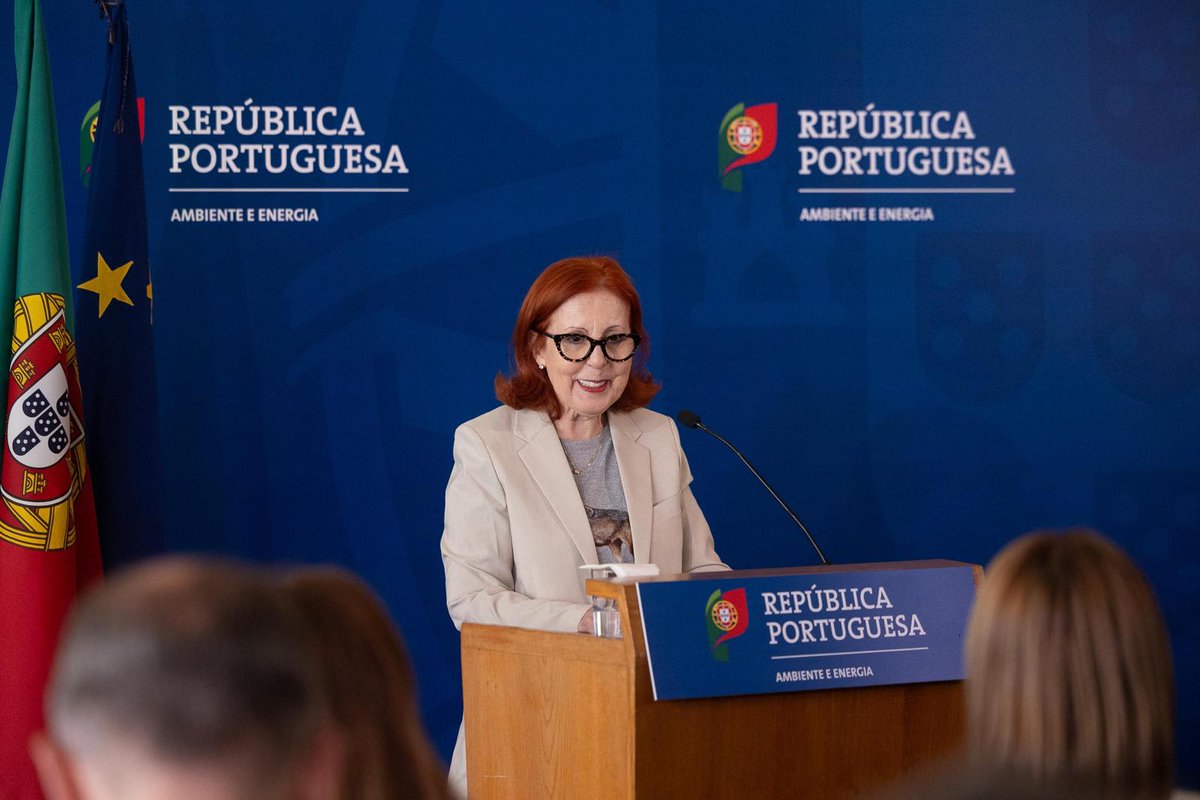 mgracacarvalho's tweet photo. A Ministra do Ambiente e Energia, @mgracacarvalho, presidiu hoje à sessão pública de lançamento do Programa Alcateia 2025-2035, um programa que visa a conservação do Lobo-Ibérico em Portugal
#MAEN #biodiversidade #Alcateia #ICNF #ambiente https://t.co/3M4b2W61YV