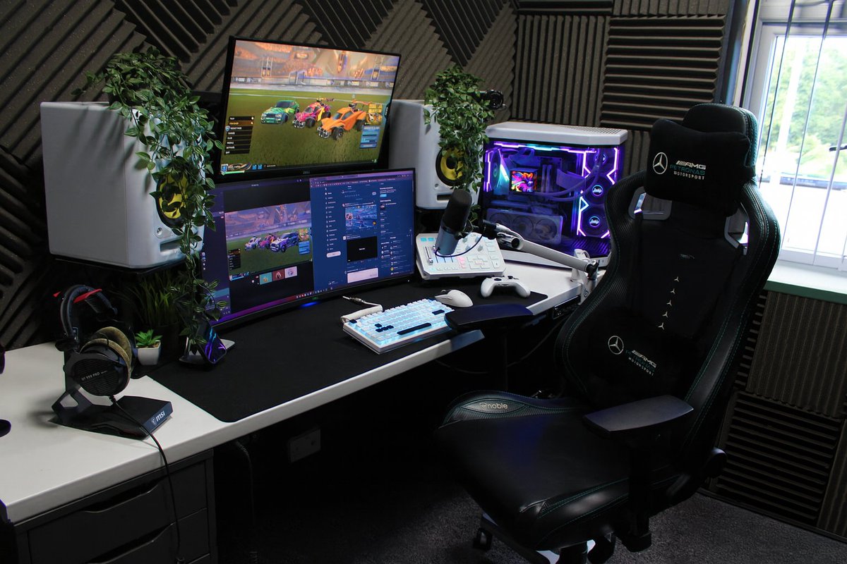 New monitor layout is CLEAN &amp; finally got my hands on one of these chairs🧠