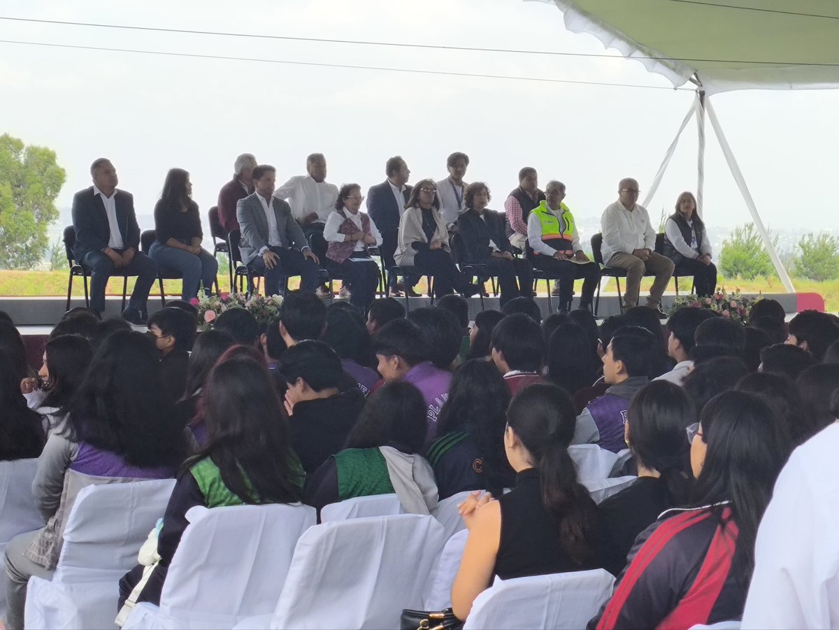 UNRCastellanos's tweet photo. ¡#PrimeraPiedra de la Unidad Académica Estatal de la UNRC en Teolocholco, Tlaxcala! ✨
En emotiva ceremonia, se develó este primer paso en la construcción de la sede que le llevará educación superior gratuita y de calidad a miles de jóvenes tlaxcaltecas. 🤩 https://t.co/jeypNSogBv