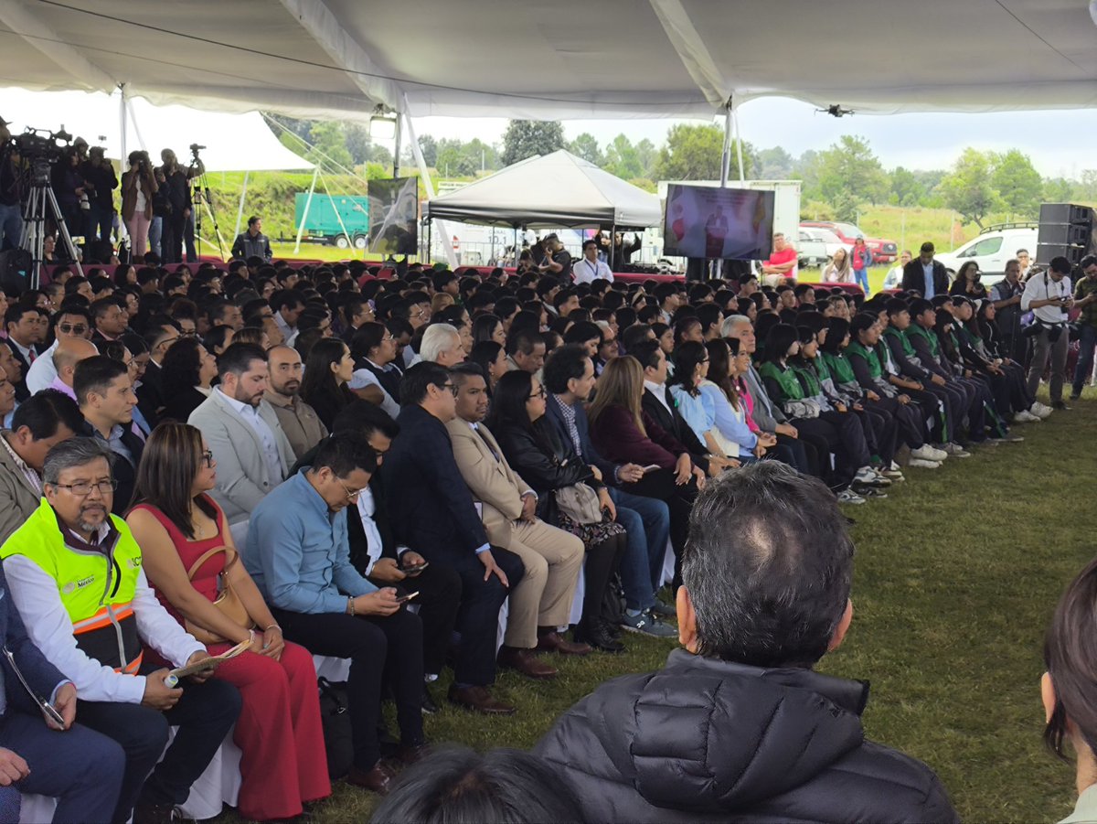 UNRCastellanos's tweet photo. ¡#PrimeraPiedra de la Unidad Académica Estatal de la UNRC en Teolocholco, Tlaxcala! ✨
En emotiva ceremonia, se develó este primer paso en la construcción de la sede que le llevará educación superior gratuita y de calidad a miles de jóvenes tlaxcaltecas. 🤩 https://t.co/jeypNSogBv