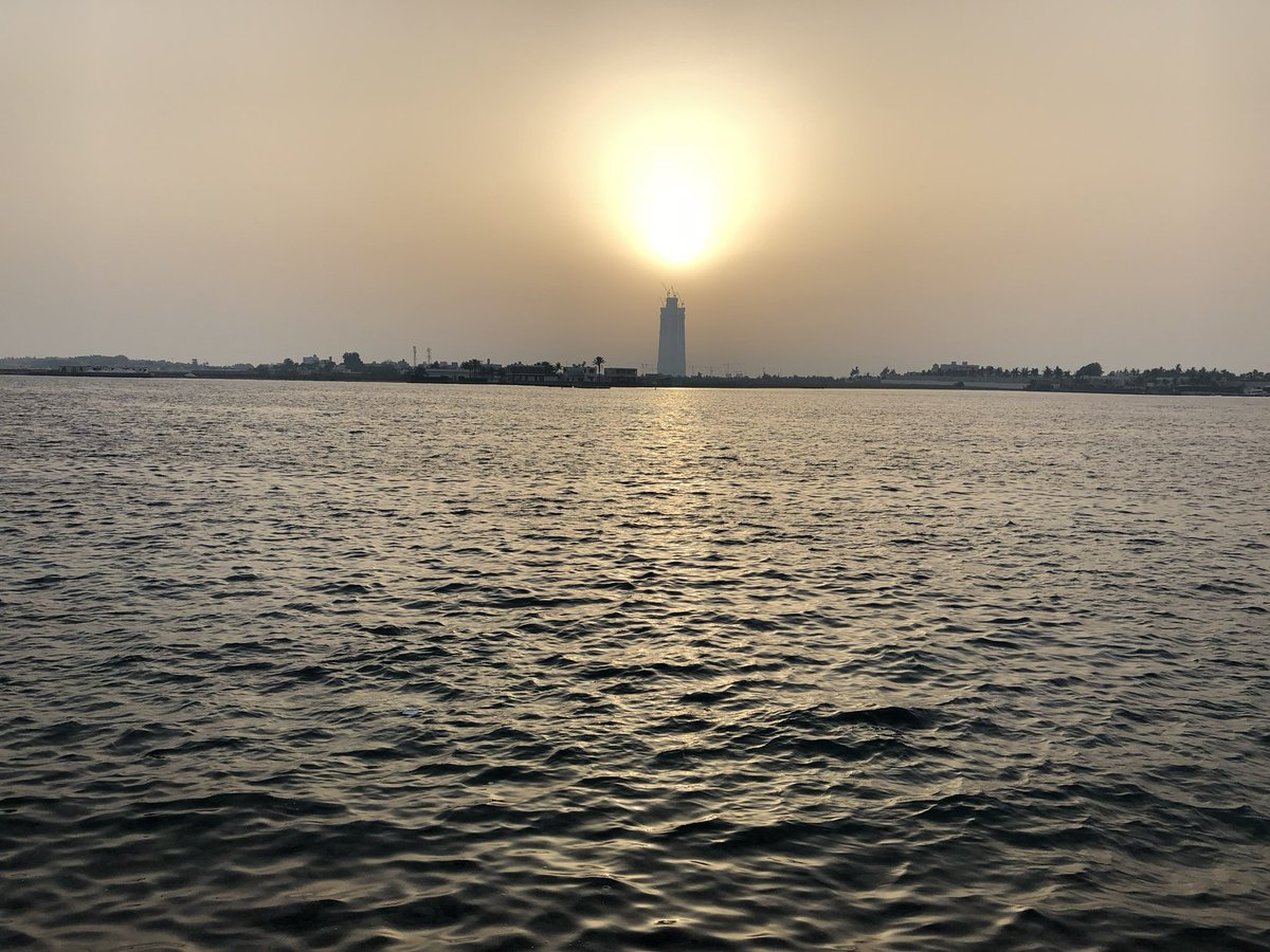 W2leed3's tweet photo. @Eyaaaad @famh_4 إياد هذي من تصويري لبرج جدة عام 2018 وسميت البرج كشاف جدة 😎 https://t.co/jk7M2fLQUQ