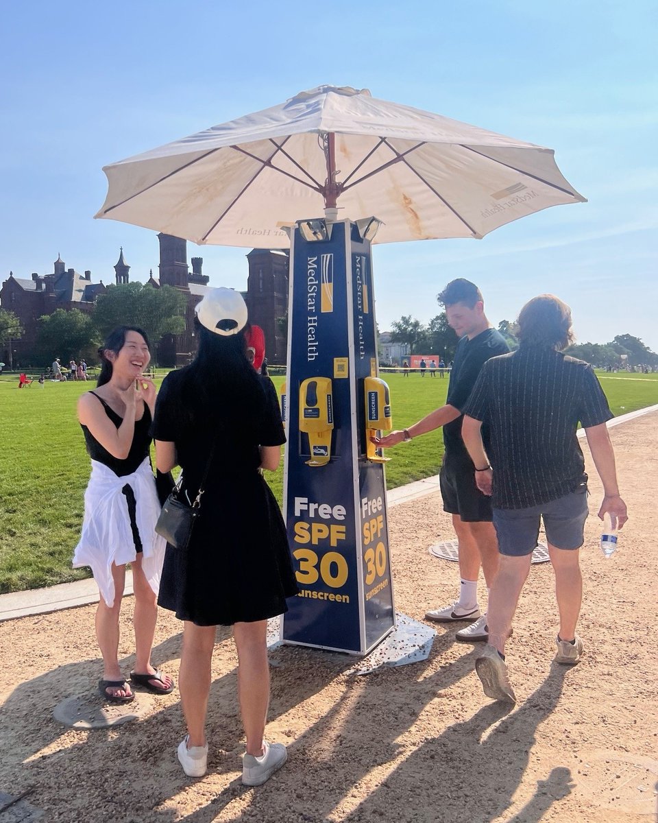 MedStarHealth's tweet image. Fun in the sun at the Smithsonian #2025Folklife Festival this past weekend! ☀️
We were proud to partner with @SmithsonianFolk and provide free sunscreen to help everyone enjoy the festivities safely at the National Mall.
#UVSafetyMonth #SunSafety #MedStarHealthProud