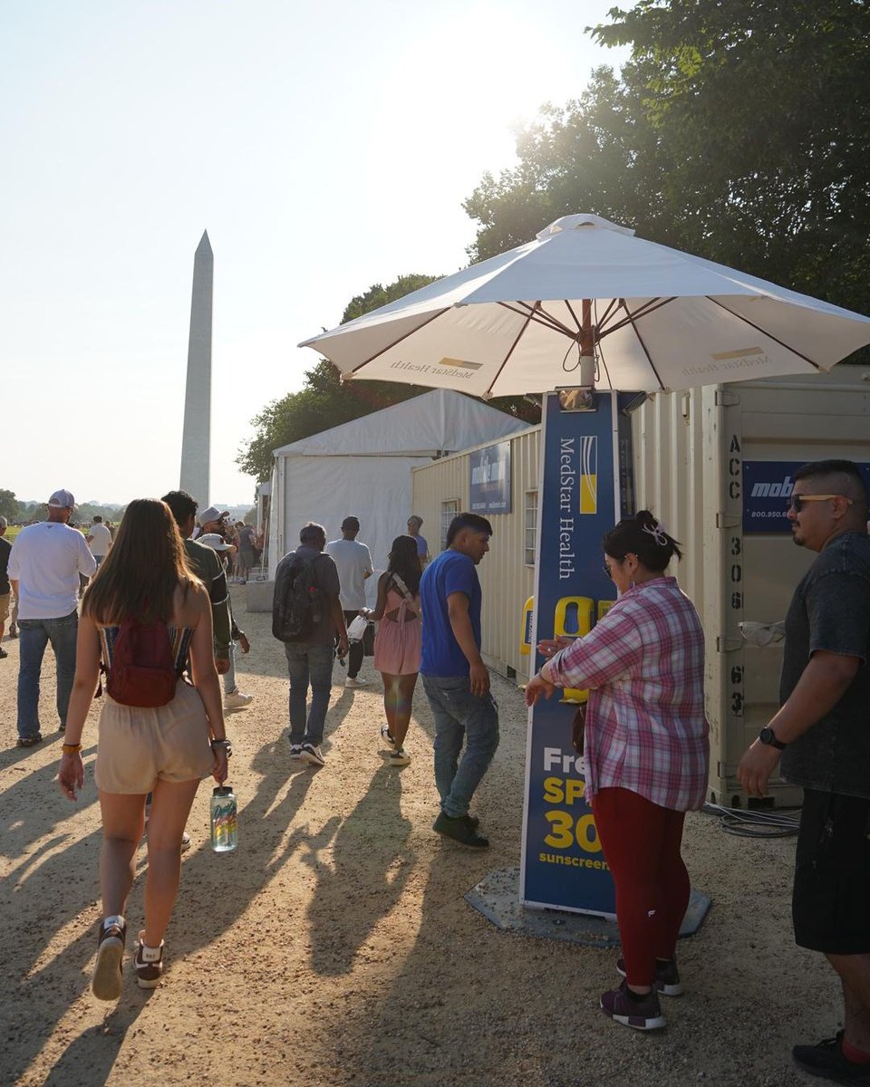 MedStarHealth's tweet image. Fun in the sun at the Smithsonian #2025Folklife Festival this past weekend! ☀️
We were proud to partner with @SmithsonianFolk and provide free sunscreen to help everyone enjoy the festivities safely at the National Mall.
#UVSafetyMonth #SunSafety #MedStarHealthProud