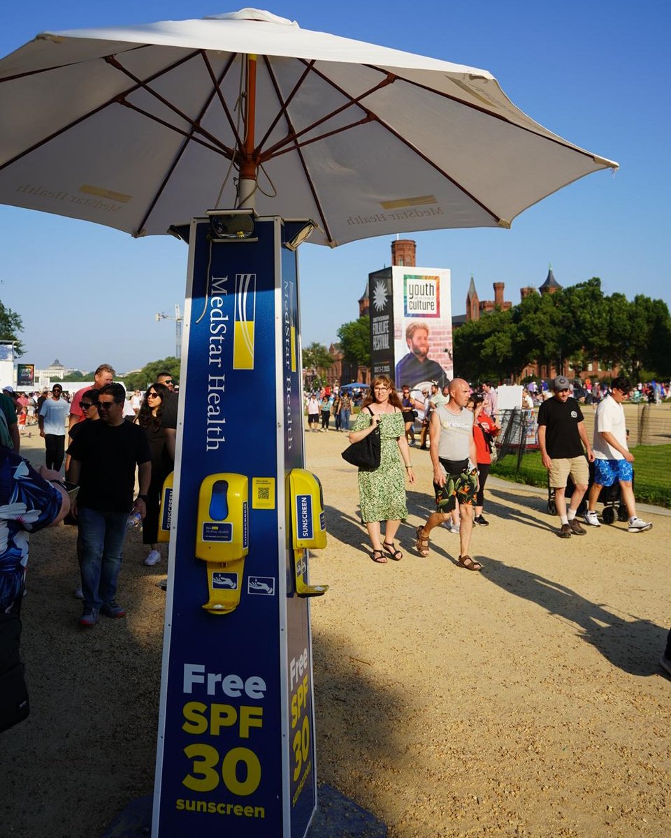 MedStarHealth's tweet image. Fun in the sun at the Smithsonian #2025Folklife Festival this past weekend! ☀️
We were proud to partner with @SmithsonianFolk and provide free sunscreen to help everyone enjoy the festivities safely at the National Mall.
#UVSafetyMonth #SunSafety #MedStarHealthProud