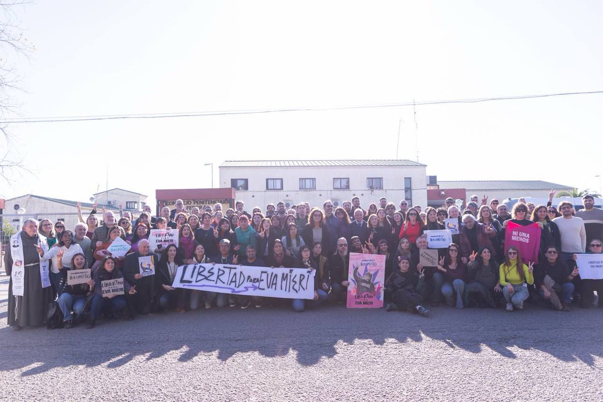 Estuvimos junto a diputados y senadores nacionales, referentes políticos, sindicales, estudiantiles, feministas, religiosos y de DDHH frente al penal de Ezeiza para exigir la libertad de la compañera <a href="/evamieri/">Eva Mieri</a>, presa política de Arroyo Salgado, Bullrich y Milei. 

¡LIBERTAD YA!