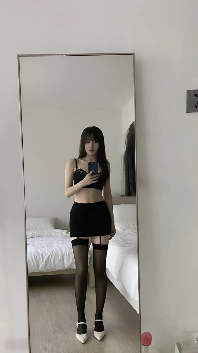 caoni0081's tweet photo. 小哥哥们你们喜欢小睿睿穿着哪身衣服来操我呀。如果小睿睿能增加一百个关注且小哥哥转发这条推文那么就从中抽取两位小哥哥送这两条丝袜，如果增加五百关注且转发这条推文那么小睿睿会送这两条胸罩和里面的内裤（内裤是一黑一白蕾丝内裤）粉丝超过一千我就要操粉了哟，只有关注的小哥哥能参加哈，么么哒 https://t.co/2bWrnc0NoF