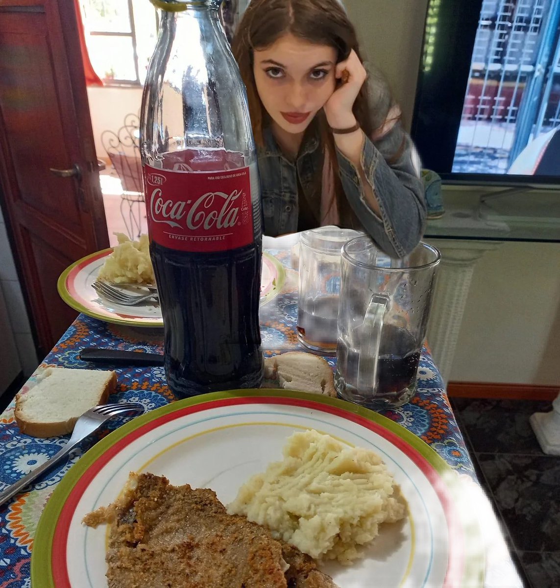 opheliaisnomore's tweet photo. @Maisonrisitas llevo coca https://t.co/6RDrTv9jN2
