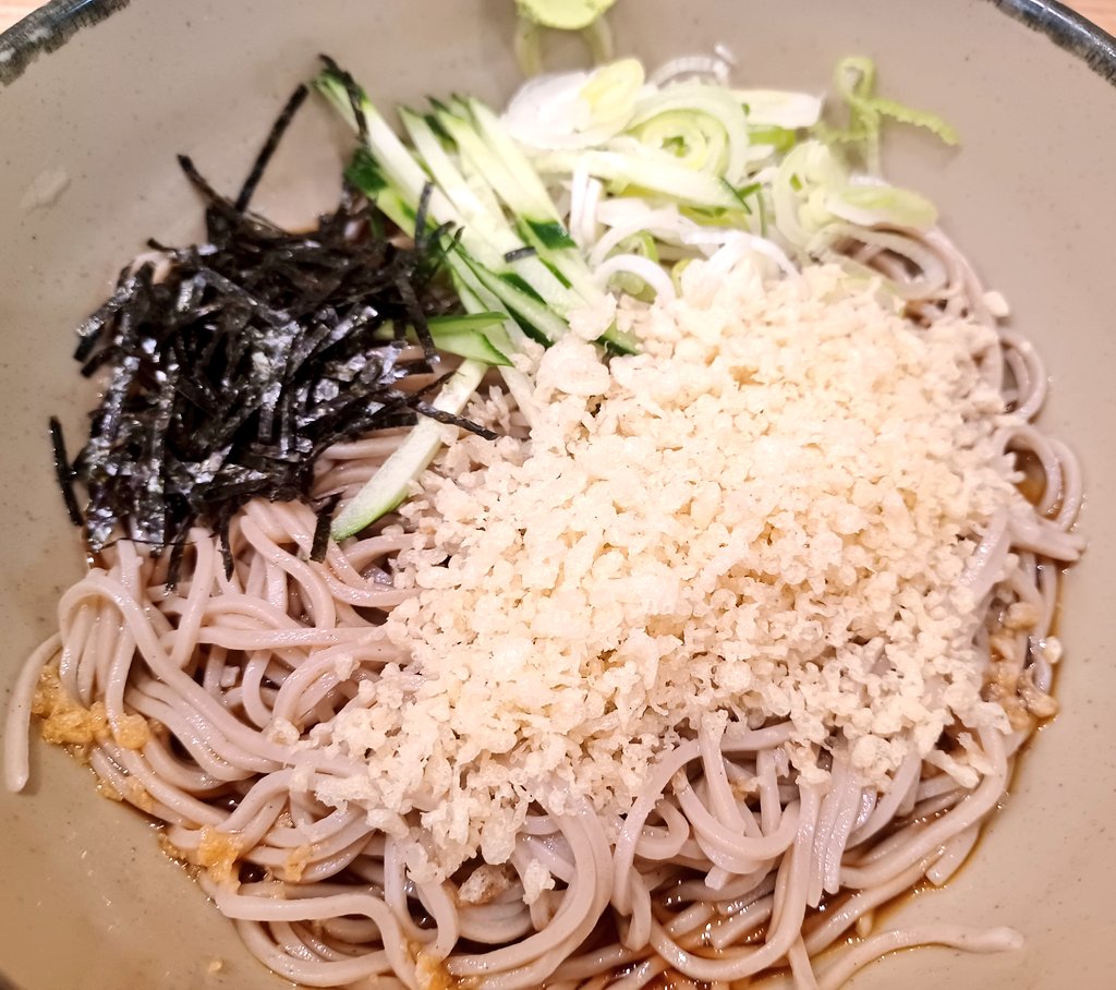 naohiko016's tweet image. おはよう☀️🙋❗ございます
物価はどんどん高騰してるのに実質賃金は5ヶ月連続でマイナスとなってるようで、これじゃあ生活なんて全然良くならないですよねぇ•••😮💨
昨日のランチはさっぱりした冷やしたぬきそばでした😋👍
今日は都内屋内施設で撮影です📸
本日もよろしくお願いいたします🙇♂️