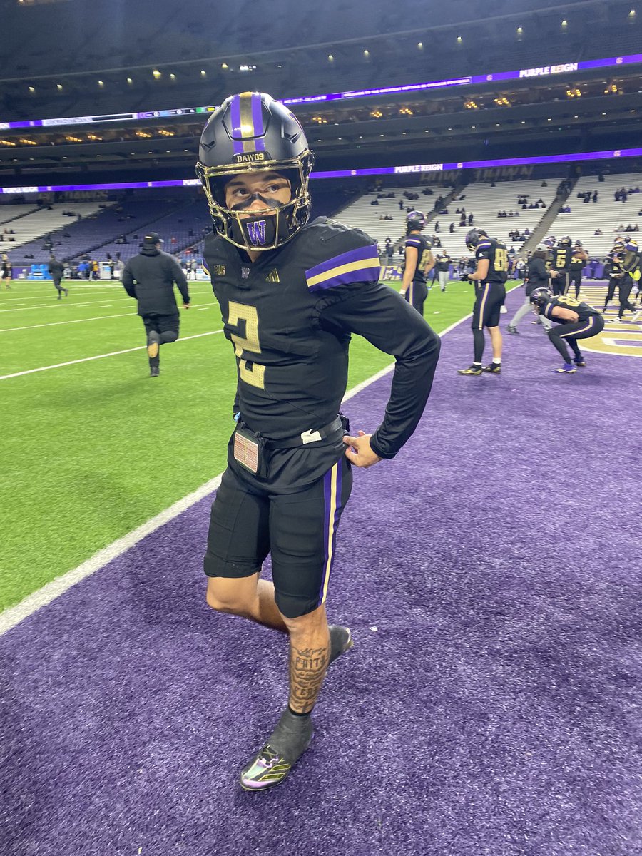 HuskiesJack's tweet image. I'm putting this on record, Washington will absolutely dog walk Oregon this year, we're winning by 20+, IDC if you bookmark this or call me a moron. Demond will have 5TD's, Coleman 150YDS, Boston 145 2 TD's, don't run Oregon FC. He's coming☔️☔️☔️