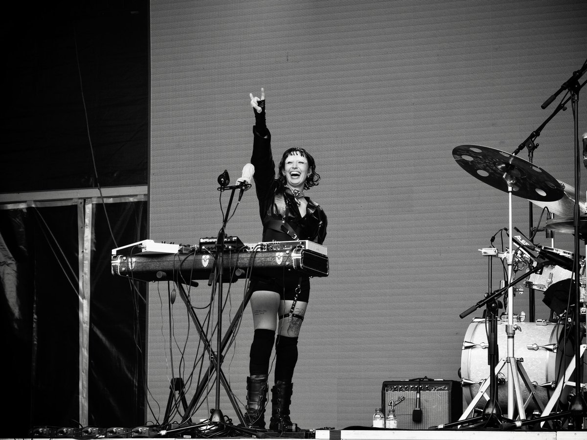 Fotos lindas, no @primaverasound_porto, pelo incrível diogo.sousa.carvalho (@__discosperdidos_)! Obrigadaaaa 🥹💗