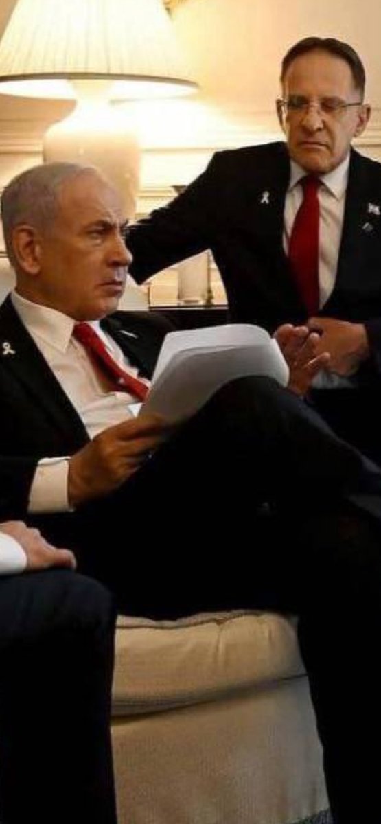 #عاجل ‼️ /مقاتلو حماس يخربون زهوة انتصار ترامب ونتن ياهو على إيران!!!!
تزامنا مع لقاء نتن ياهو و #ترامب في البيت الأبيض الليلة وبتخريب زهوة نصره كما يروج هو ونتن ياهو على #إيران 
نصب مقاتلو حماس كمين محكم باستهداف دبابة جيش الاحتلال بعبوة ناسفة وتفجير 4 عبوات ناشفة بفريقين إنقاذ