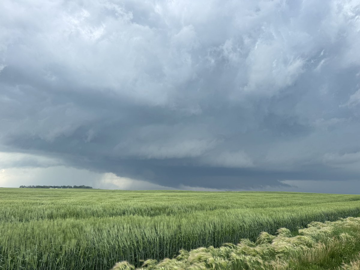 Tornado warned supercell west of Lankin, North Dakota. Persistent rotating wall cloud with rising motion. #ndwx