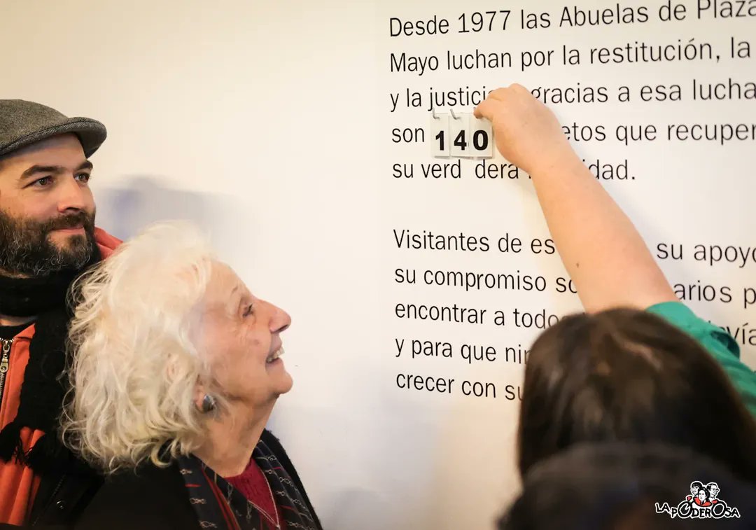 gargantapodero's tweet photo. Nació en el centro clandestino "La Escuelita", su madre lo dio a luz en cautiverio. Aún no sabemos qué le pasó a ella, a Graciela, ni a su padre, Raúl. Tras 47 años, el #Nieto140 conoce su historia e identidad. Gracias por tanto, Abuelas🫂✊🏽 https://t.co/3CV8Y4kIuW