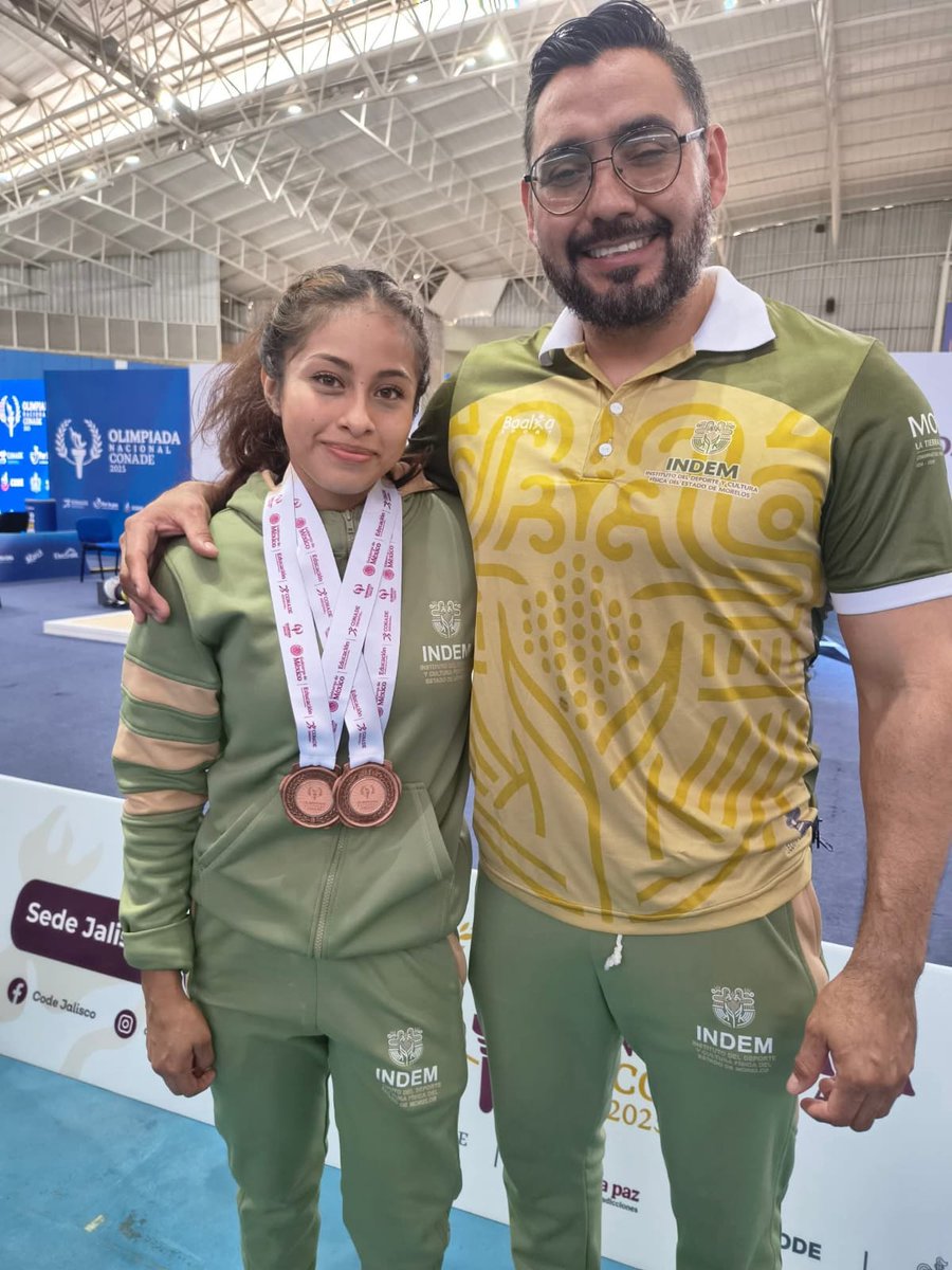 DiariodeMorelos's tweet photo. María Fernanda Alvarado sube al podio de la Olimpiada Nacional 2025, tras conseguir dos medallas de bronce. 

La pesista compitió en la categoría sub 23 en la división de los 49 kilos, donde logró las preseas en las pruebas de envión y total. 

#LaTierraQueNosUne
#INDEM https://t.co/jaufIUfvWu