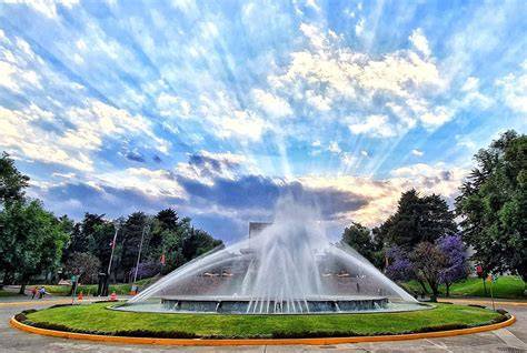 #SomosAnáhuac "El liderazgo es desbloquear el potencial de la gente para hacerlos mejores". 🌟
- Bill Bradley