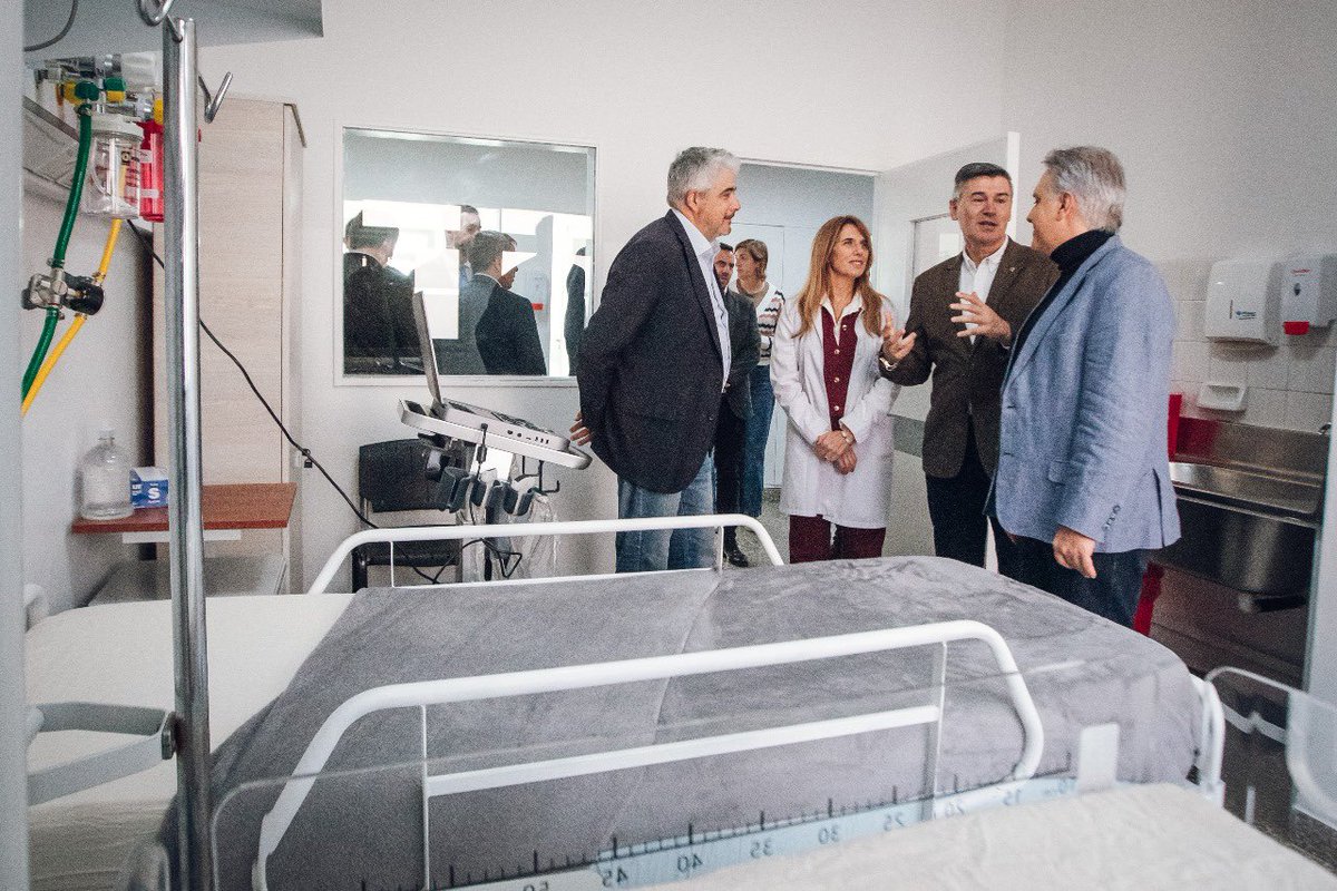 PasseriniOk's tweet photo. Más inversión para cuidar la salud de los cordobeses.

Con el gobernador @MartinLlaryora inauguramos una nueva unidad de cuidados intensivos en el Hospital de Niños, una obra muy importante para la atención pediátrica de la ciudad y otro gran paso en la modernización de la salud pública.