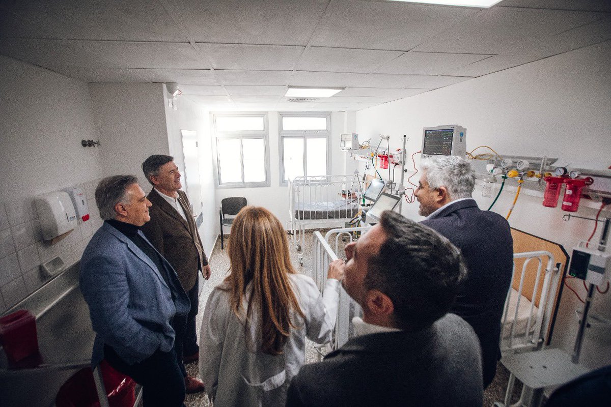 PasseriniOk's tweet photo. Más inversión para cuidar la salud de los cordobeses.

Con el gobernador @MartinLlaryora inauguramos una nueva unidad de cuidados intensivos en el Hospital de Niños, una obra muy importante para la atención pediátrica de la ciudad y otro gran paso en la modernización de la salud pública.